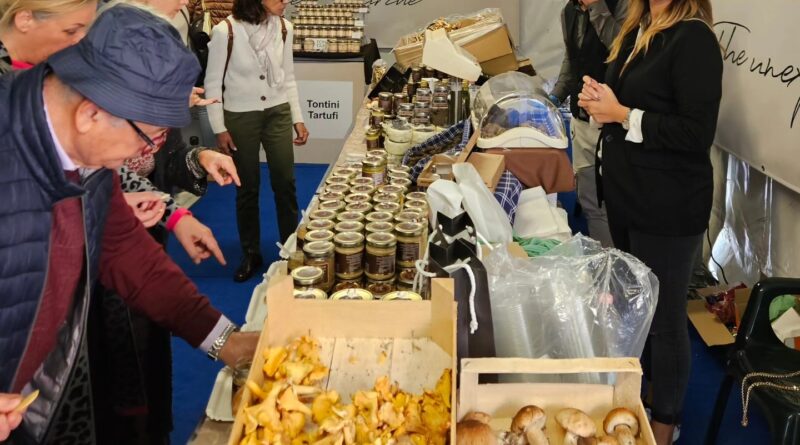 Le ostriche della Spezia e il diamante della terra: gran finale della Fiera del Tartufo di Pergola